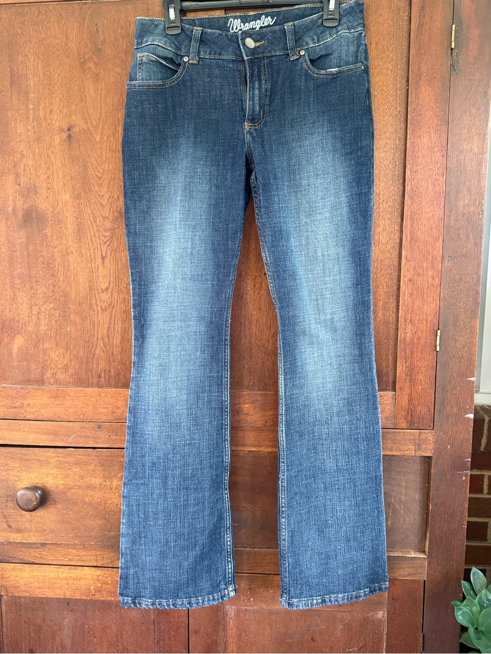 Wrangler Women’s Bootcut Jeans in Medium Blue Wash